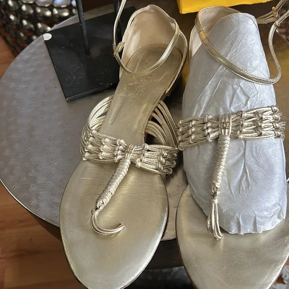 Chanel shoes - Picture 2 of 6